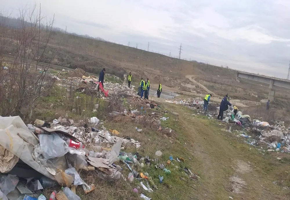 Dolj: Câmp plin de gunoaie și resturi de materiale de construcții 