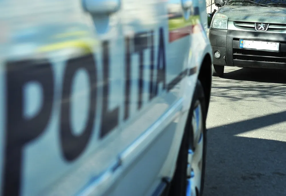 Dolj. Un tânăr de 17 ani a accidentat cu maşina un copil de 8 ani şi a fugit 