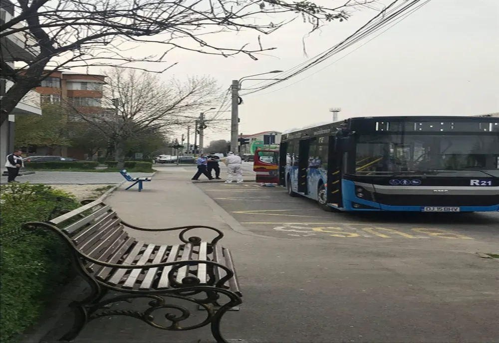 Craiova: Femeie dusă la spital și testată pentru COVID-19 după ce i s-a făcut rău în autobuz 
