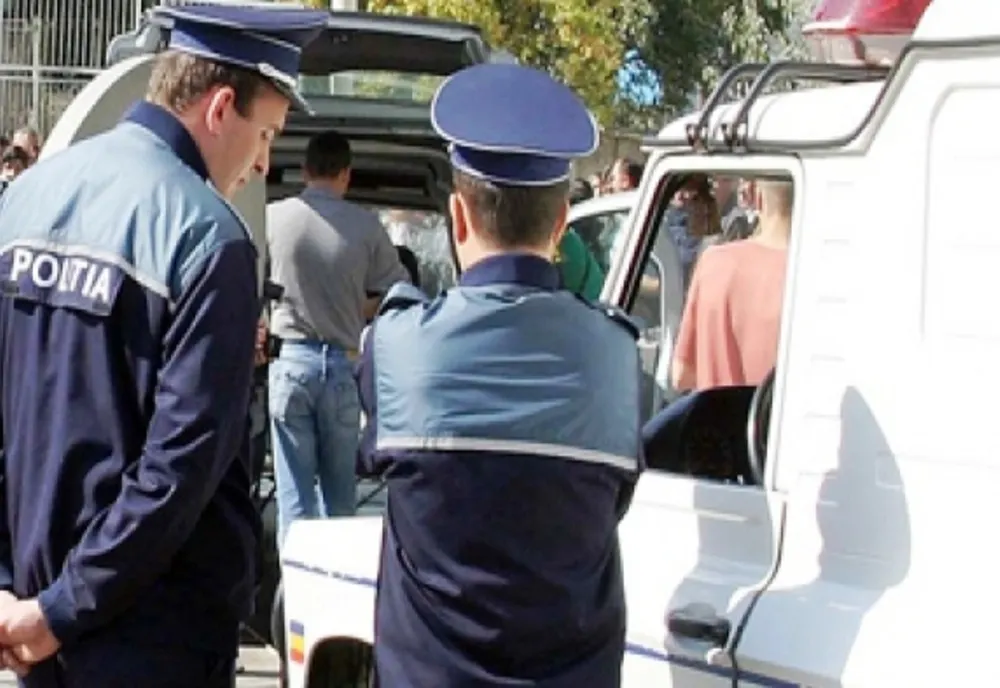 RESTRICŢII în Dolj: Se închid restaurantele, barurile şi cafenelele, în cinci localităţi, masca de protecţie, obligatorie în zona şcolilor, iar procesiunile religioase sunt interzise