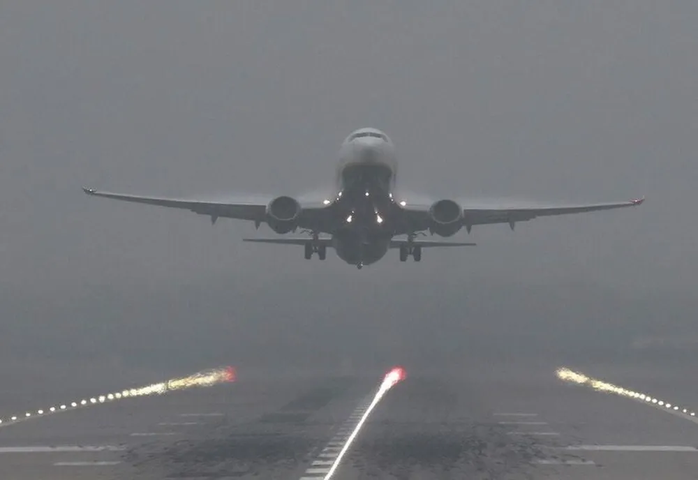 Avionul cu vaccinul anti-COVID n-a putut ateriza pe Aeroportul Craiova