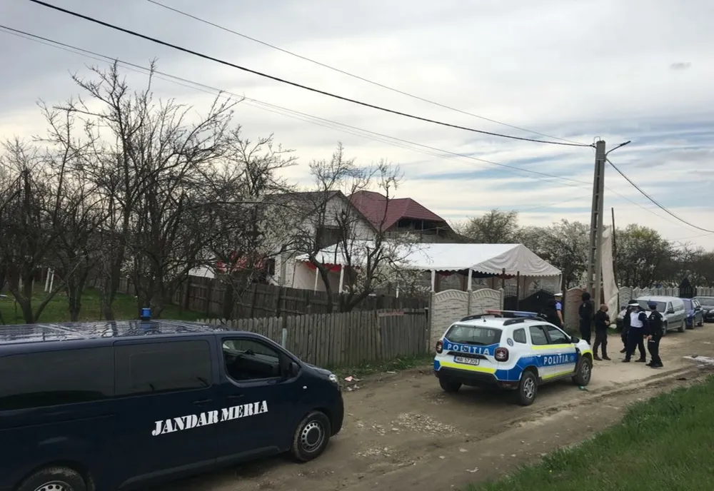 VIDEO. O nouă petrecere întreruptă în Dolj. Romii din Coţofenii din Faţă s-au gândit cu mascaţii la logodnă