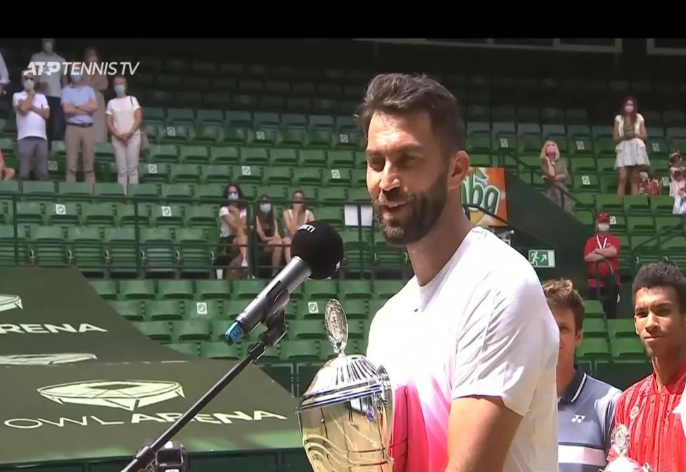 Horia Tecău a câştigat turneul de la Halle