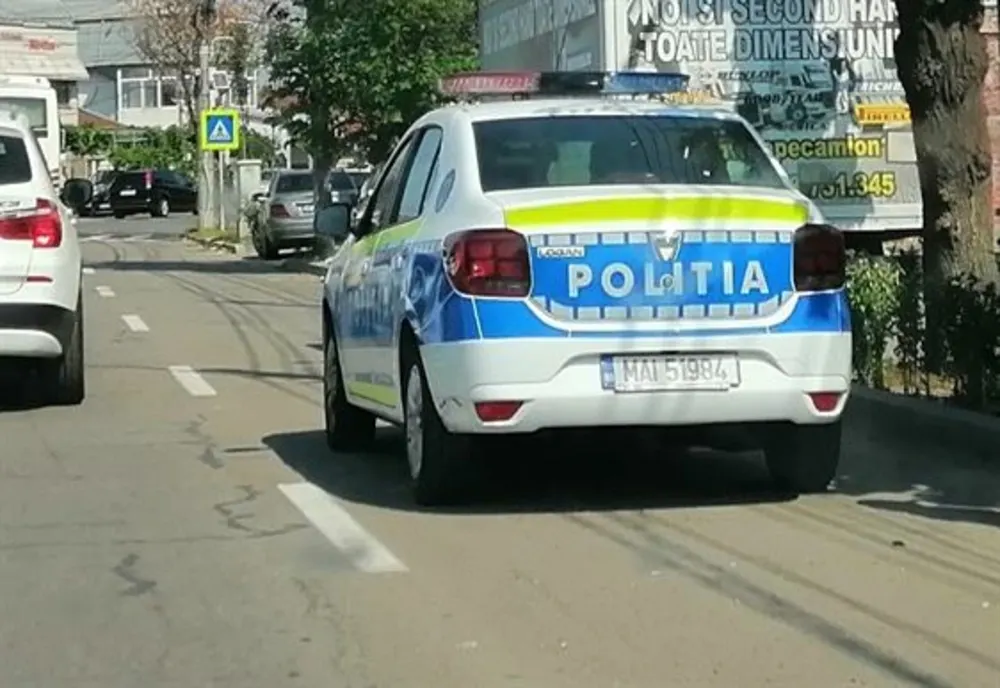 Dolj: Un şofer băut a intrat cu maşina într-un parapet de beton, iar autoturismul a luat foc