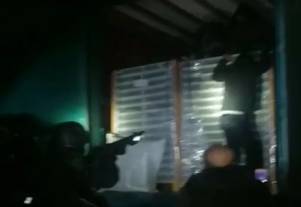 Craiova: Doi pakistanezi care încercau să intre ilegal în România, depistaţi într-un TIR (VIDEO) 