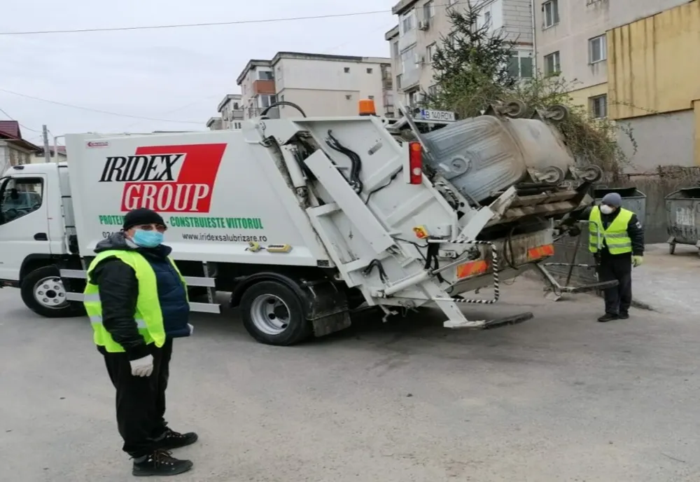 Angajaţii firmei care salubrizează Craiova n-au vrut să iasă la muncă. Motivul