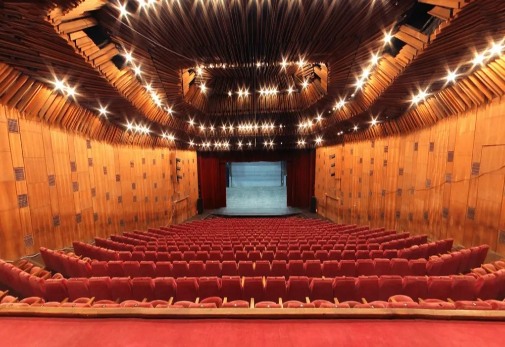 Se reabiliteaază clădirea Teatrului Naţional Craiova. Banii vin de la Banca de Dezvoltare a CE