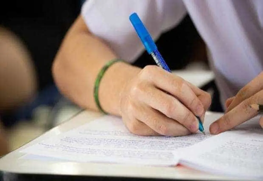 BACALAUREAT 2025. MARȚI ÎNCEPE PRIMA PROBĂ SCRISĂ. PESTE 100.000 DE CANDIDAȚI SUNT AȘTEPTAȚI LA EXAMEN 