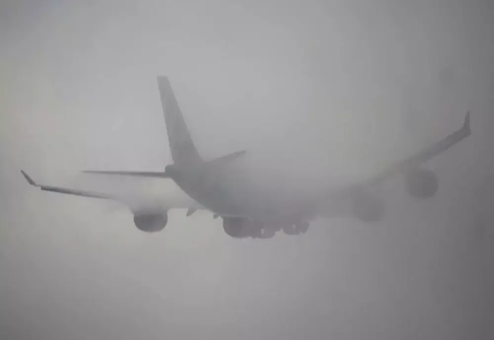 Ceața densă afectează traficul aerian intern
