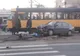 Carambol într-o intersecție din Craiova. Două mașini s-au ciocnit și au distrus un semafor