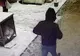 Noi IMAGINI cu bărbatul care a jefuit banca din Craiova. Poliţiştii nu l-au găsit nici acum - VIDEO