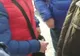A scos la vânzare un pistol pe internet. Prins de polițiști în timpul tranzacției - VIDEO