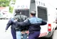 Tânăr de 18 ani, teroare pentru vecini. Le-a spart casele și le-a furat electrocasnicele