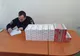 VIDEO. Vindea țigări de contrabandă în centrul Craiovei. O femeie și-a aruncat întreaga marfă și a fugit de jandarmi
