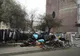 DUREROS. Comercianții de haine vechi își vând mărfurile pe trotuare