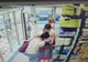 VIDEO. Cinci femei şi un bărbat, săltaţi de poliţişti pentru furturi dintr-un supermarket din Craiova